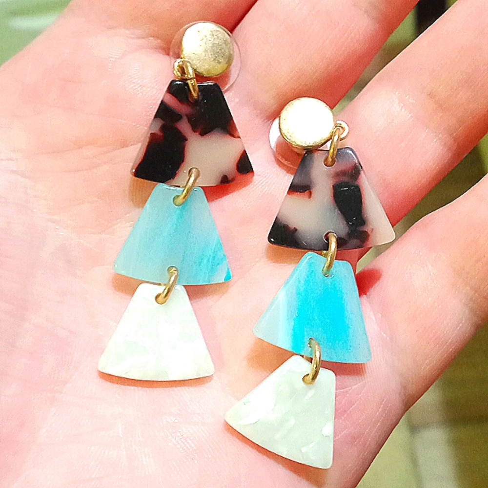 Women's multi-colored dangling earrings